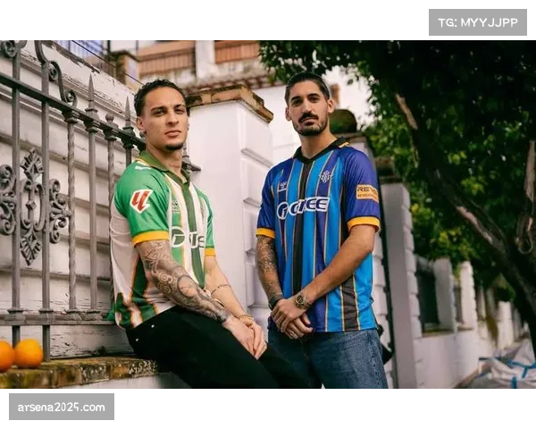 现场花絮:贝蒂斯主场为华金举办纪念仪式,传奇获赠定制球衣 现场花絮:贝蒂斯主场为华金举办纪念仪式,传奇获赠定制球衣